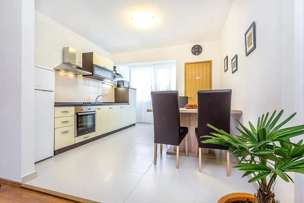 Penthouse Castropola Apartment